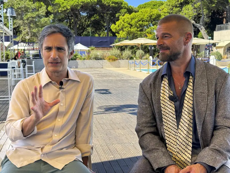 Gael García Bernal y Ricky Martin desfilan en Venecia con su nuevo filme