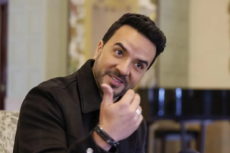 Cantante Luis Fonsi se suma a celebración del Mes de la Herencia Hispana en Disney World