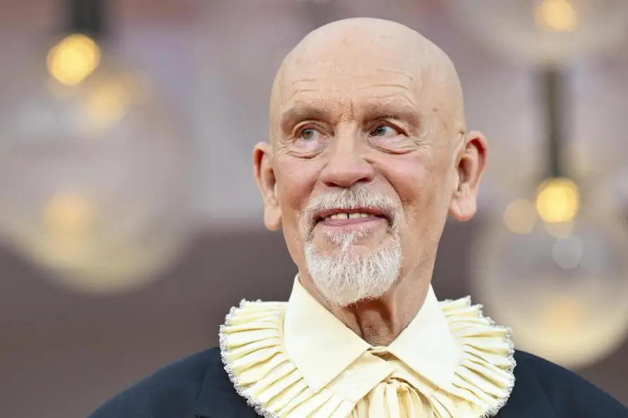John Malkovich, aclamado en la Mostra por su película chilena "Wild Horse Nine"