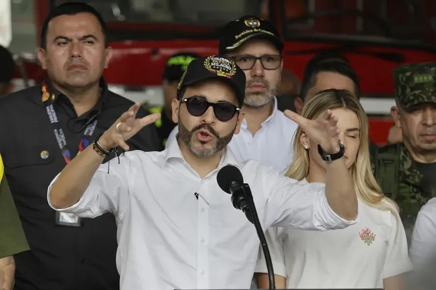De la Espriella cumple su primer mes en la presidencia de Colombia entre el conflicto y el terremoto