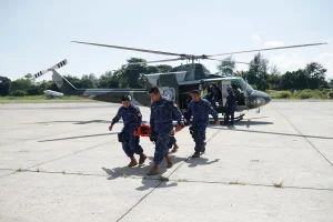 El Salvador autoriza que sus militares en Haití participen en fuerza antipandillas durante un año más prorrogable