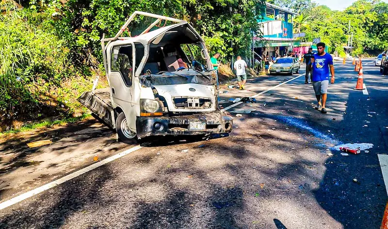 Un niño fallece y 12 personas heridas en choque entre camión y automóvil en San Vicente