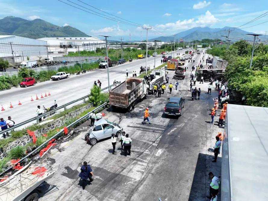 Volqueta que provocó accidente en el bulevar Constitución iba a más de 100 kilómetros por hora, dice ministro