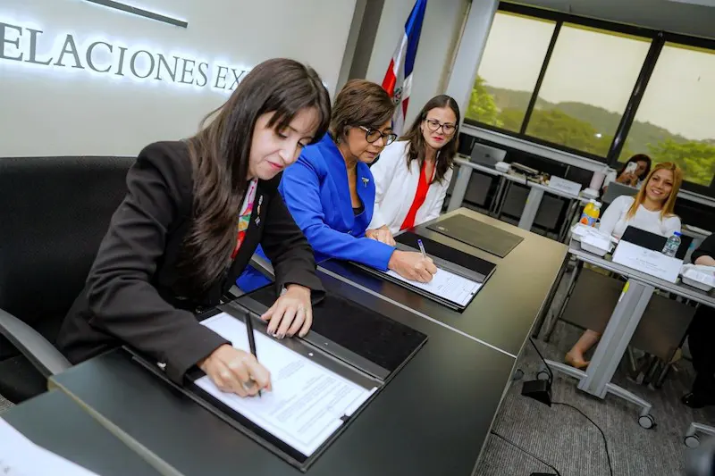 El Salvador y Dominicana aprueban programa bilateral de cooperación 2026-2028