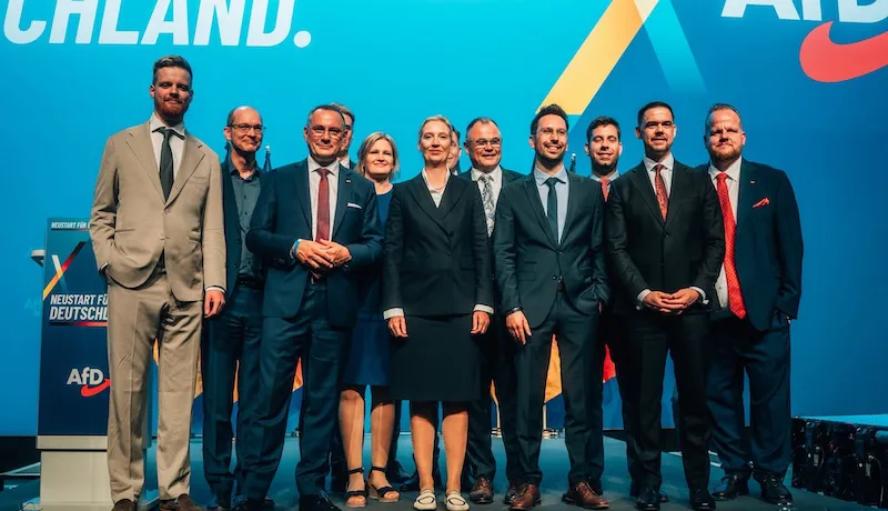 El partido de extrema derecha alemán AfD alcanza 30 % y aventaja ampliamente a conservadores