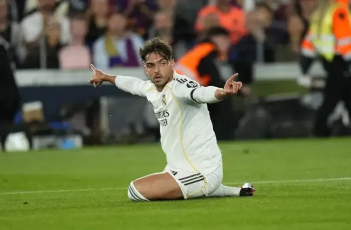 Raúl Asencio, del Real Madrid, será operado de una fractura por estrés en la tibia derecha