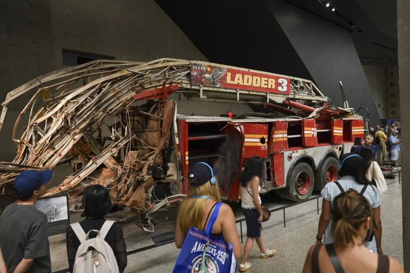 El 11S persigue, entre enfermedades y recuerdos, a bomberos y rescatistas 25 años después