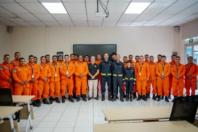Bomberos salvadoreños reciben del País Vasco formación especializada contra incendios
