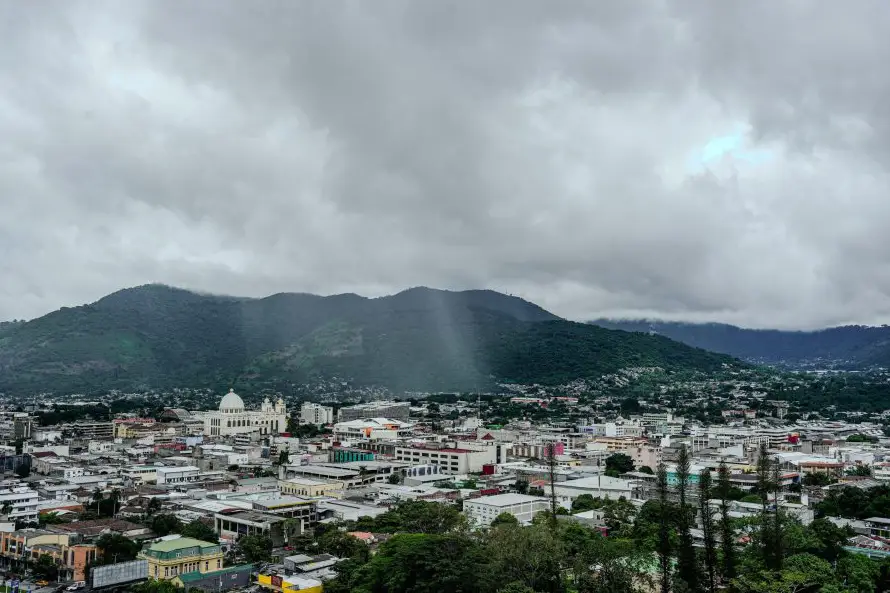 Medio Ambiente prevé la formación de una baja presión para este jueves frente a la costa salvadoreña