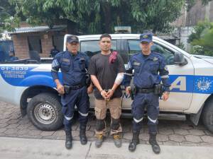 PNC detiene a un hombre por ocasionar accidente en el bulevar Constitución