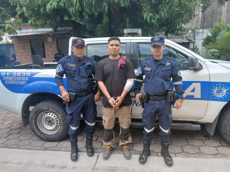 PNC detiene a un hombre por ocasionar accidente en el bulevar Constitución