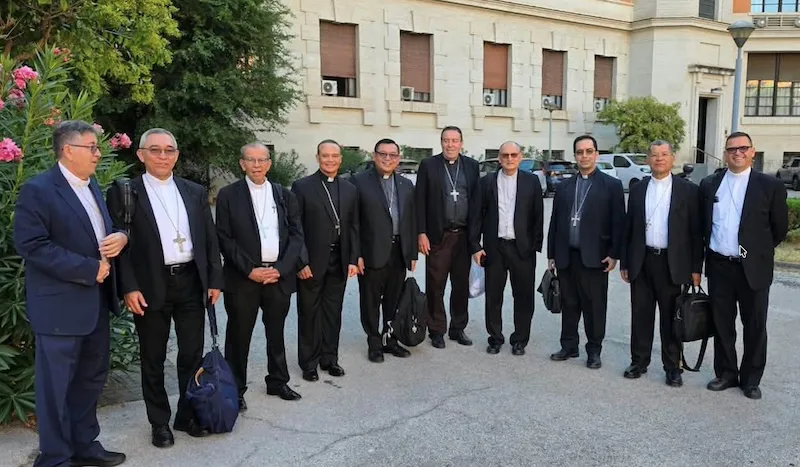 Obispos salvadoreños realizan visita oficial al papa León XIV