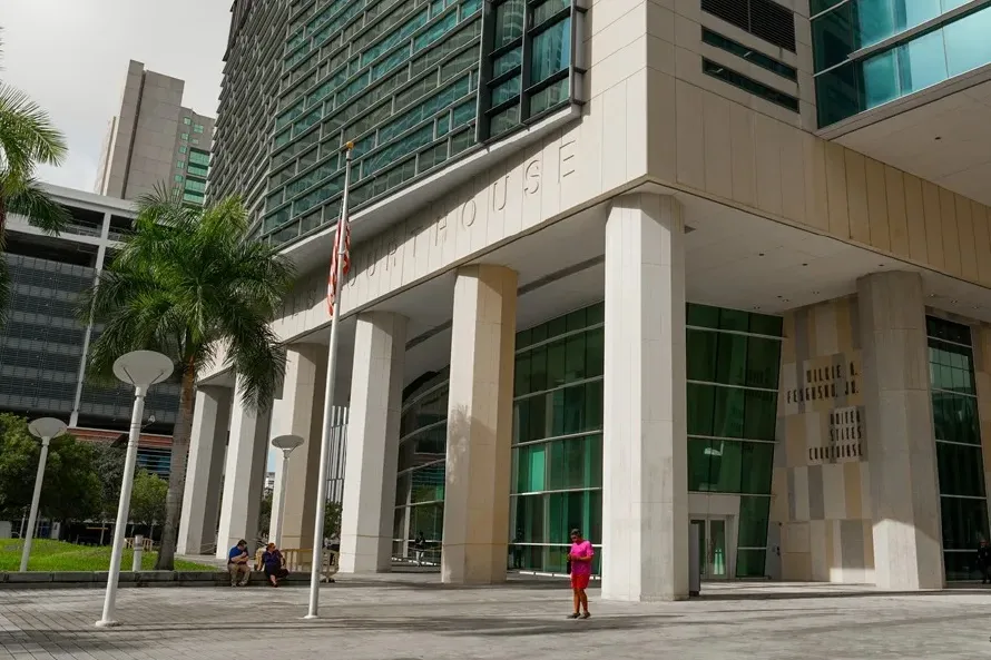 Jueza permite avanzar demanda para regularizar a medio millón de cubanos en EEUU