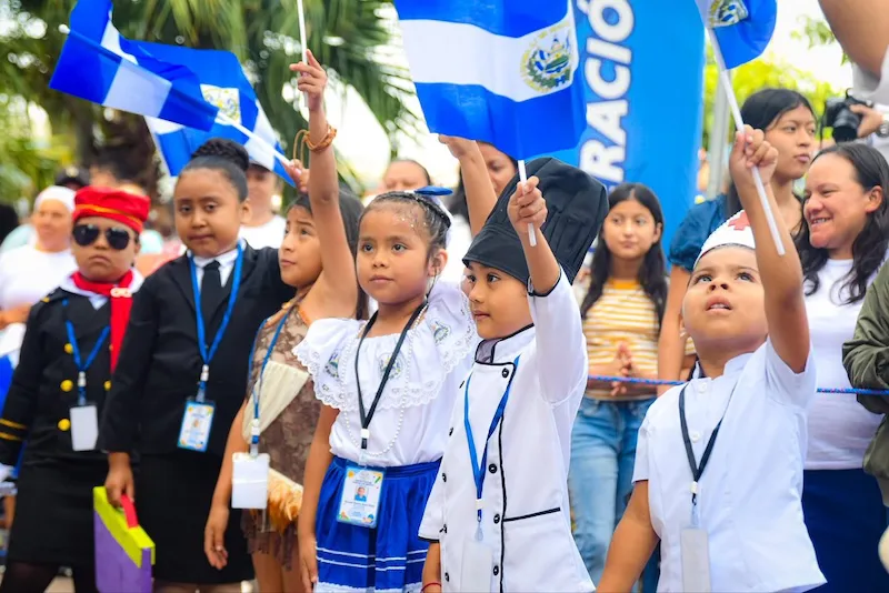 Niños participan en el Desfile Nacional de la Primera Infancia