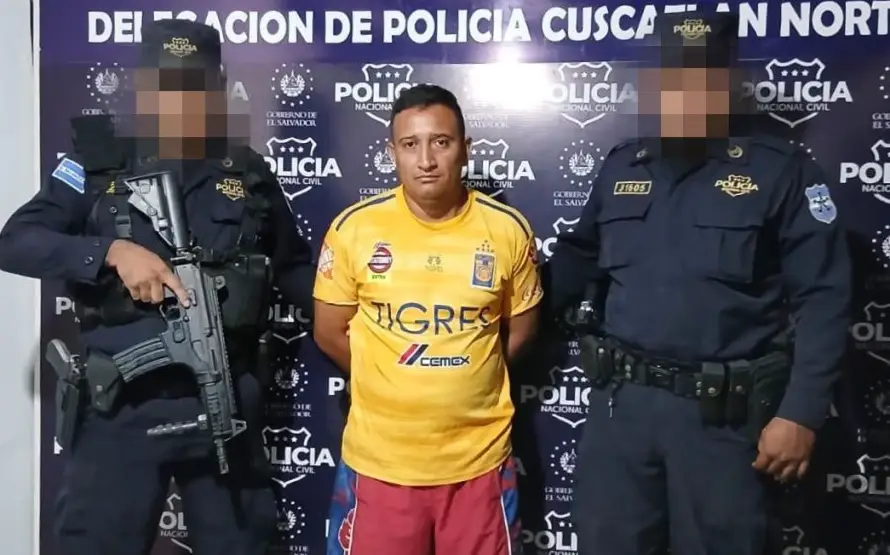 Detienen a presunto pandillero del barrio 18 en Cuscatlán