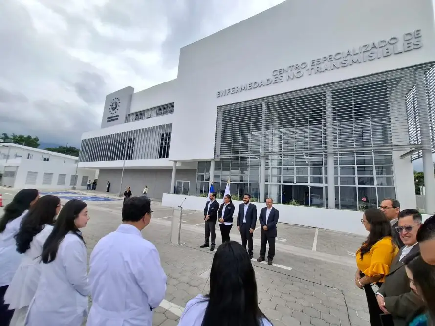 Salud inaugura el Centro Especializado de Enfermedades No Transmisibles en la Zacamil con $12.6 millones de inversión