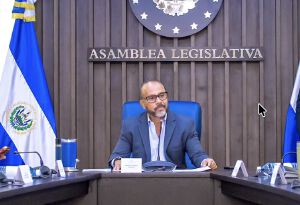 Presidente de la Asamblea dice que salvadoreños con TPS tienen "más tiempo" para regularizar estatus en EE.UU. 