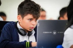 Bukele explica alcance de resultados educativos en prueba piloto en 171 escuelas