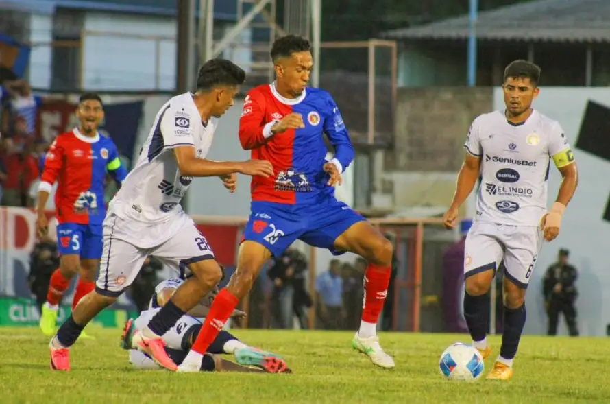 A petición de FAS, postergan el derbi santaneco ante Isidro Metapán