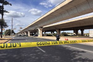 Agente migratorio estadounidense hiere gravemente a venezolano en Texas