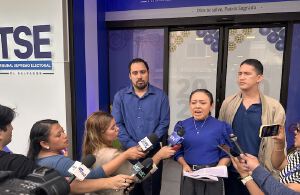 Cesia Rivas presenta al TSE conformación de autoridad electoral de Vamos y ratificación interna de candidatos incluida Claudia Ortiz
