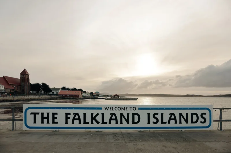 Migrantes de 70 países transforman la población de las islas Malvinas
