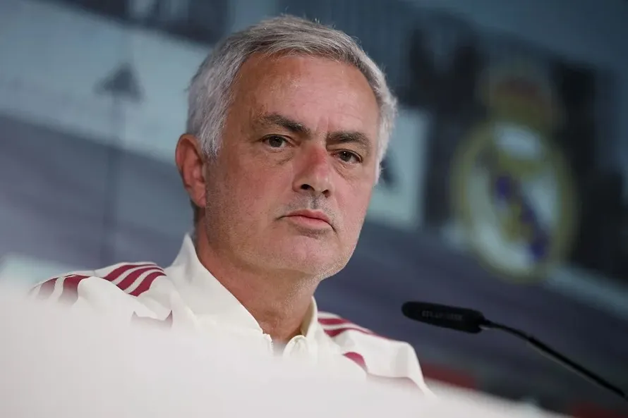 Mourinho se queja que "es difícil escuchar una cosa positiva del Real Madrid”