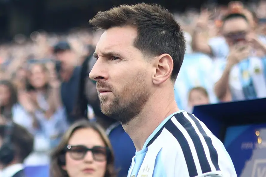 "Una camiseta para toda la vida": Messi presenta la camiseta oficial para su despedida