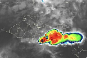 Onda tropical provocará tormentas y posible granizo este domingo