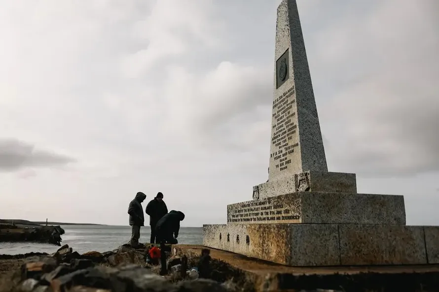 Veteranos argentinos regresan a Malvinas 44 años después