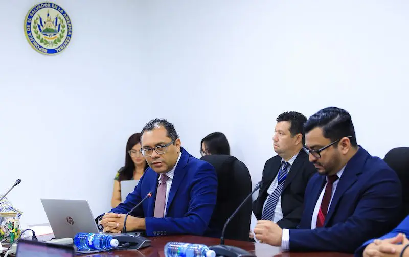Dictaminan garantía por $50 millones más para que el FSV dé más préstamos para vivienda a jóvenes y mujeres