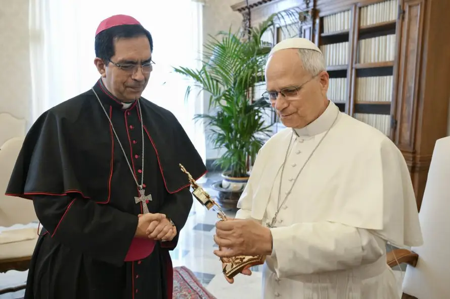 El papa León XIV externó sus deseos de visitar El Salvador y Centroamérica a obispos