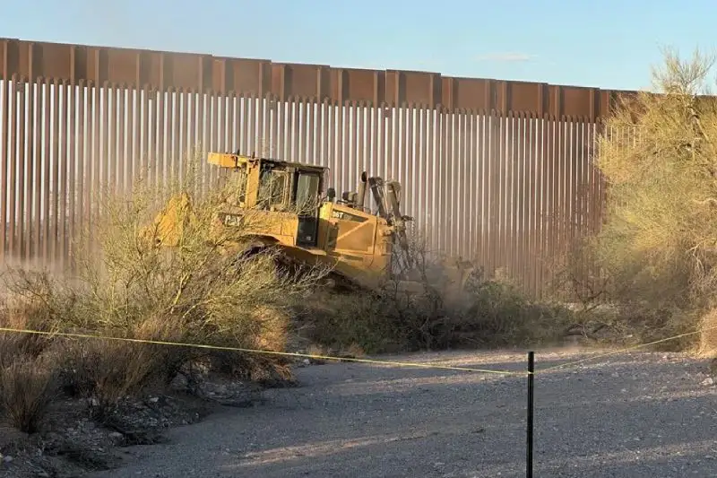 Comienza en Arizona la construcción de un muro fronterizo de Trump pese a la oposición de una tribu indígena