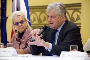 Francia busca ampliar inversiones y proyectos en El Salvador