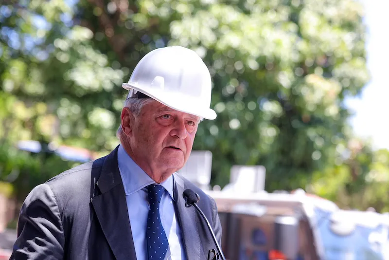 Ministro francés destaca avances en clima de negocios de El Salvador