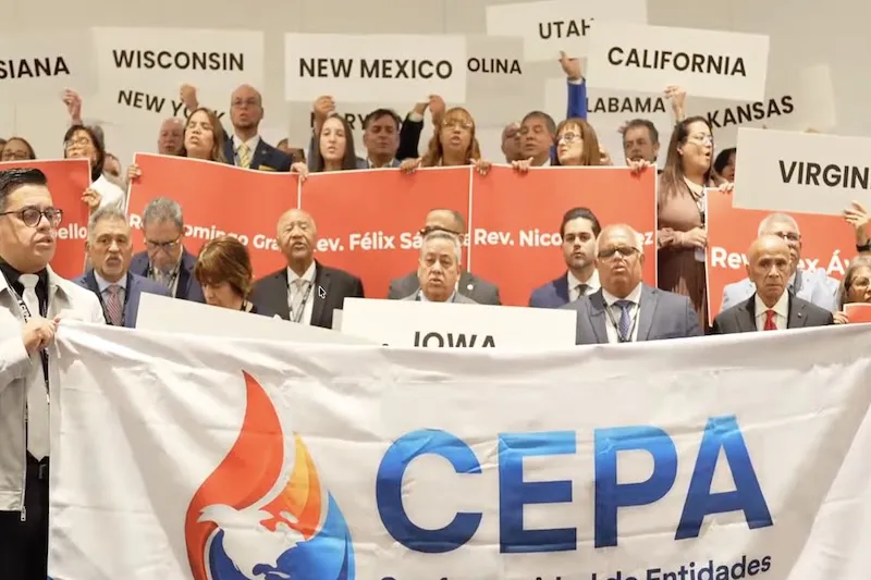 Líderes religiosos piden a Trump extender el TPS para salvadoreños un día antes de su fin