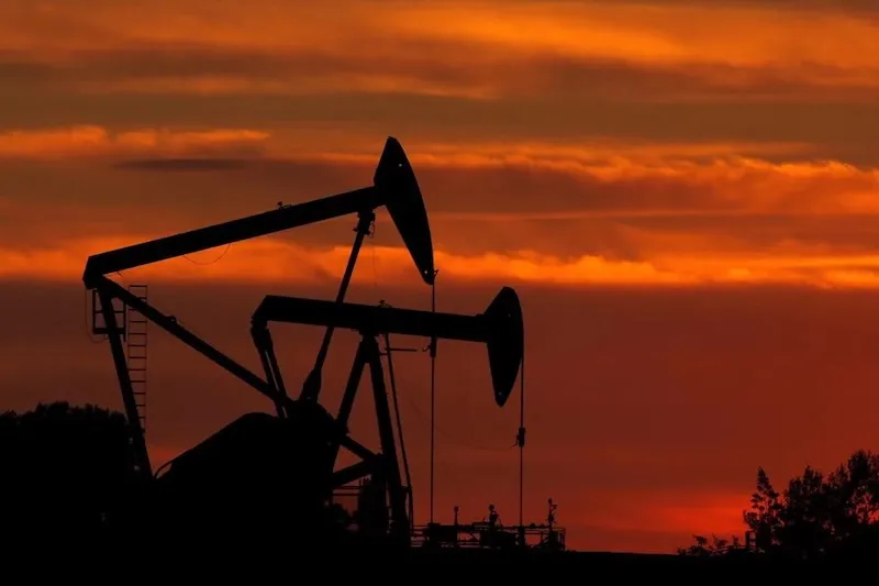 El petróleo de Texas cae 1.6 % y termina la semana en $100.30