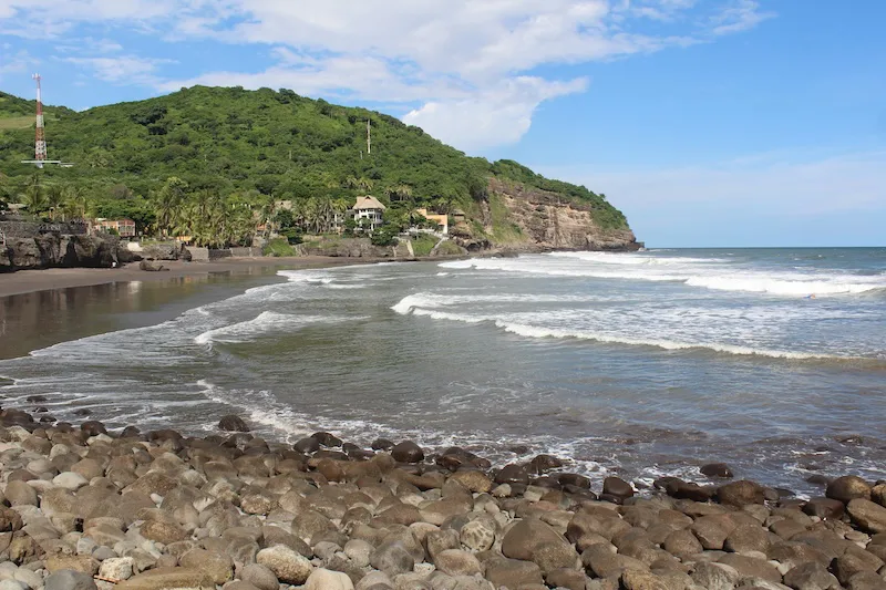 Mareas vivas afectarán costa salvadoreña entre el viernes y lunes