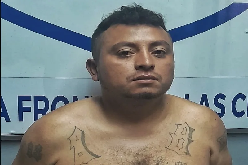 Autoridades guatemaltecas entregan a El Salvador a pandillero del barrio 18
