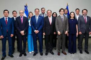 Honduras busca estrechar relaciones comerciales y de inversión con El Salvador
