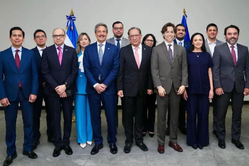 Honduras busca estrechar relaciones comerciales y de inversión con El Salvador