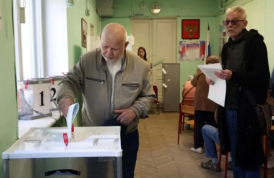 El partido de Putin lidera elecciones legislativas rusas entre denuncias de irregularidades