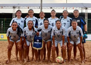 Selecta femenina de playa debuta con derrota en Brasil