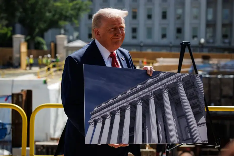 Trump sugiere poner su nombre al estrecho de Ormuz