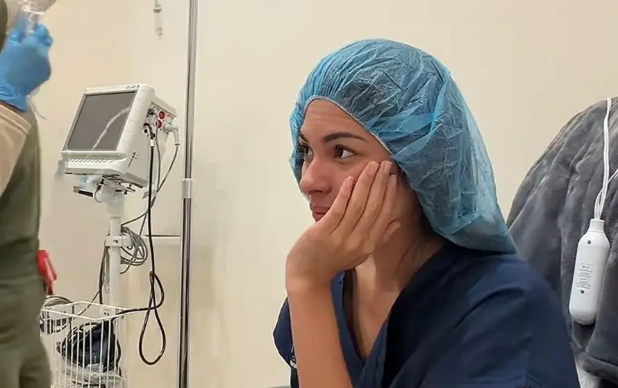 Sheynnis Palacios reaparece tras cirugía para corregir sus implantes de seno