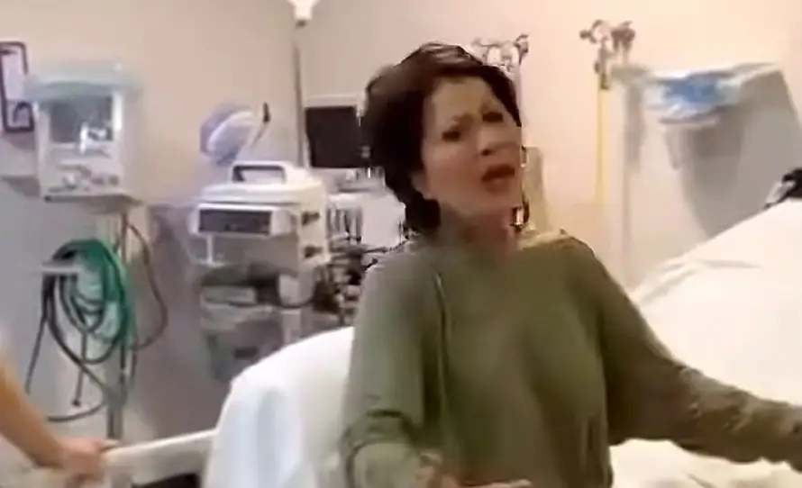 Alejandra Guzmán reaparece tras lesión de cadera en pleno escenario