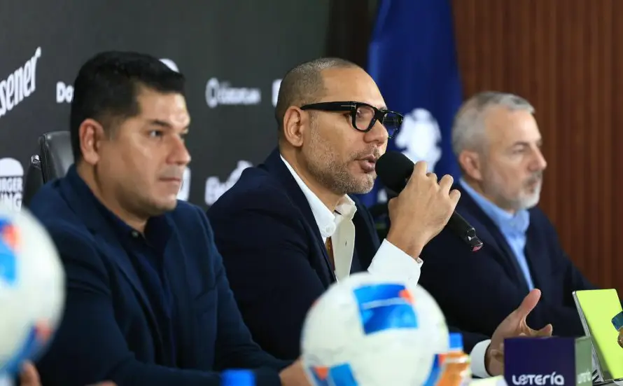 Yamil Bukele defiende a la Barra Azul ante críticas por apoyo a la Selecta