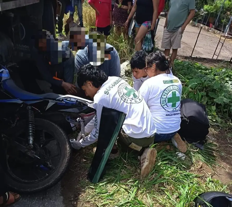 Un motociclista muerto y varias personas con lesiones leves en accidentes de tránsito