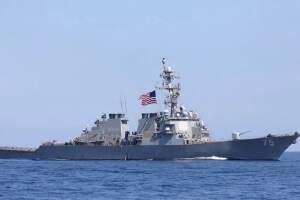 EEUU impide el paso de 100 barcos comerciales tras dos meses del nuevo bloqueo a Irán