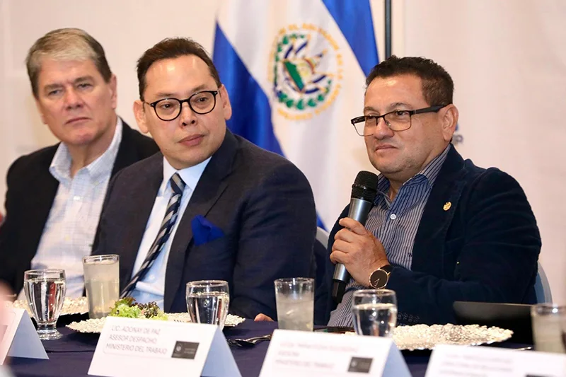 Comisión técnica analiza al menos 10 propuestas para cambio de jornada laboral